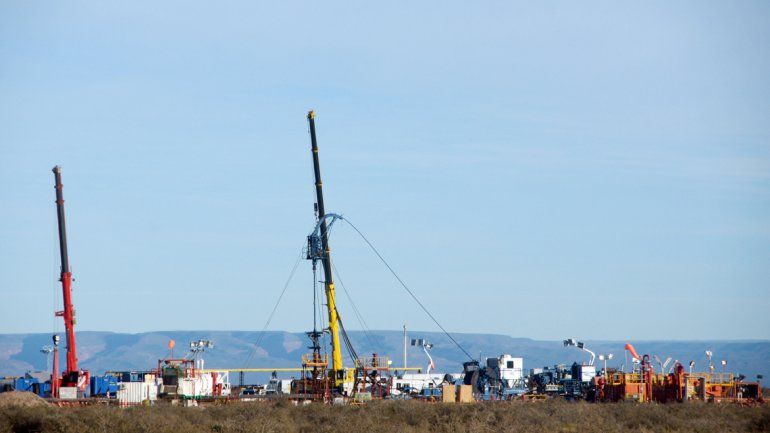 Superpozo. YPF anunció que su pozo más extenso y prolífico en Loma Campana produce 1630 barriles de crudo diarios y tiene 28 etapas de fractura.