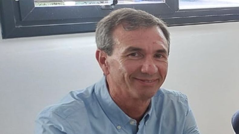 Juan Martín Rosauer analizó el acuerdo 50/50 que une a dos empresas históricas del Valle y anticipa los cambios que llegarán al vivero desde 2026. | LM Neuquen Juan Martín Rosauer analizó el acuerdo 50/50 que une a dos empresas históricas del Valle y anticipa los cambios que llegarán al vivero desde 2026.