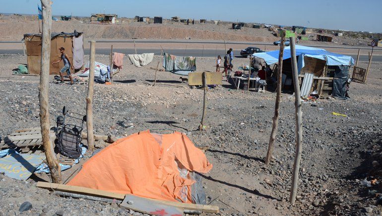 Toma de Casimiro Gómez: 60 familias se retiraron pero todavía quedan unas 150