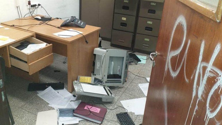 Indignación y tristeza en la EPET 9: vándalos destrozaron todo a su paso