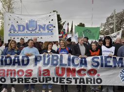 El paro será a nivel nacional y los docentes de UNCo adhieren. El paro será a nivel nacional y los docentes de UNCo adhieren.