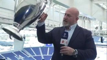 como trato closs al grandote enojadizo christian martin como trato closs al grandote enojadizo christian martin