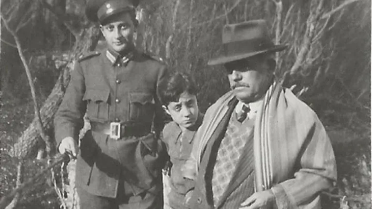 Don Arsenio Bernardo Martín (derecha), pionero español que impulsó el desarrollo de la zona. Don Arsenio Bernardo Martín (derecha), pionero español que impulsó el desarrollo de la zona.