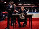 El presidente de Estados Unidos, Donald Trump, anunció que acelerará los permisos petroleros.