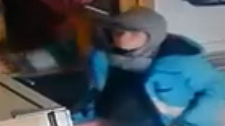 Robó en una hostería de Villa La Angostura y quedó escrachado por las cámaras