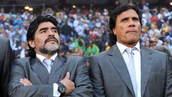 Maradona junto al Negro Enrique en el cuerpo técnico de la Selección Argentina en Sudáfrica. Maradona junto al Negro Enrique en el cuerpo técnico de la Selección Argentina en Sudáfrica.