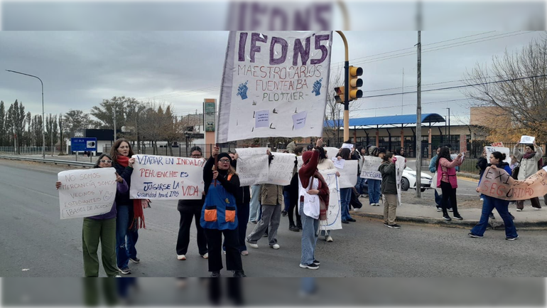 Este lunes por la mañana la comunidad marchó sobre la Ruta 22.&nbsp;