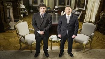 Javier Milei y Jonatan Viale. Según el Presidente, amigos. Según Viale, hubo un engaño. Javier Milei y Jonatan Viale. Según el Presidente, amigos. Según Viale, hubo un engaño.