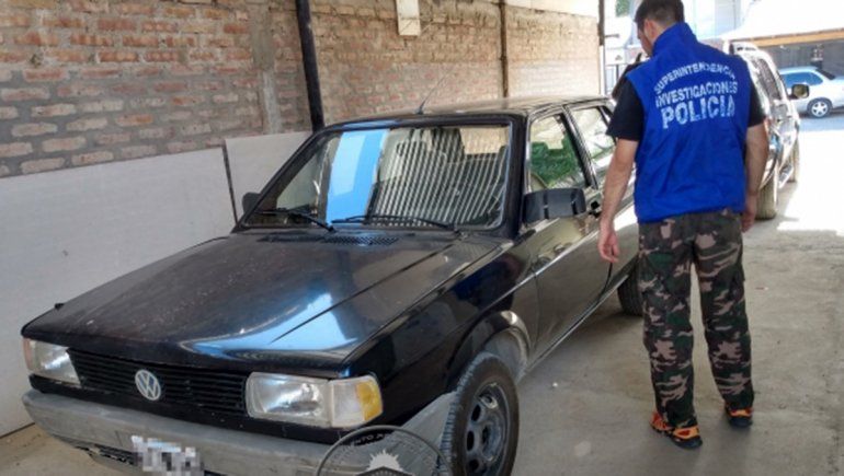 Fue a hacer la verificación vehicular y le secuestraron el auto