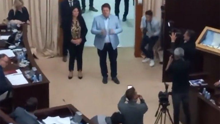 Gaido celebró en la Legislatura y estallaron críticas de la oposición