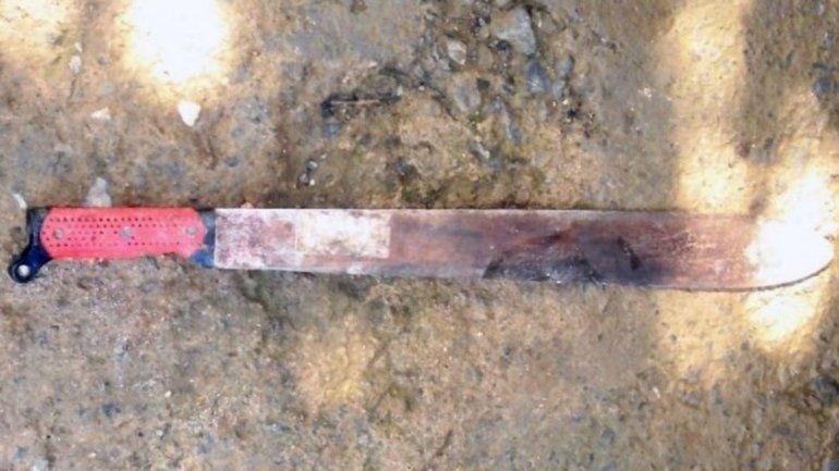 Despechado, le seccionó el pene al amante de su novia