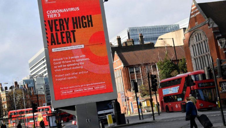 El Reino Unido busca reglas más estrictas por el nuevo virus