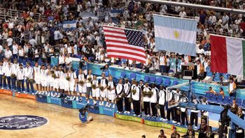 El podio del básquet masculino en Atenas 2004. Argentina ganándole a Estados Unidos y a Italia con jugadores surgidos de su Liga Nacional, de sus clubes. El podio del básquet masculino en Atenas 2004. Argentina ganándole a Estados Unidos y a Italia con jugadores surgidos de su Liga Nacional, de sus clubes.