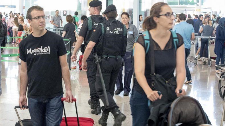 La policía blinda las fronteras catalanas y los aeropuertos