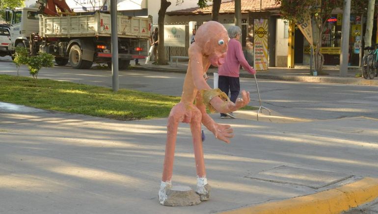 El extraño Muñeco perdió su encanto y su alegría este sábado. 