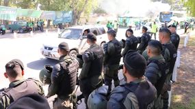 Gendarmería Nacional, en la zona de los puentes Neuquén - Cipolletti, en una protesta social.