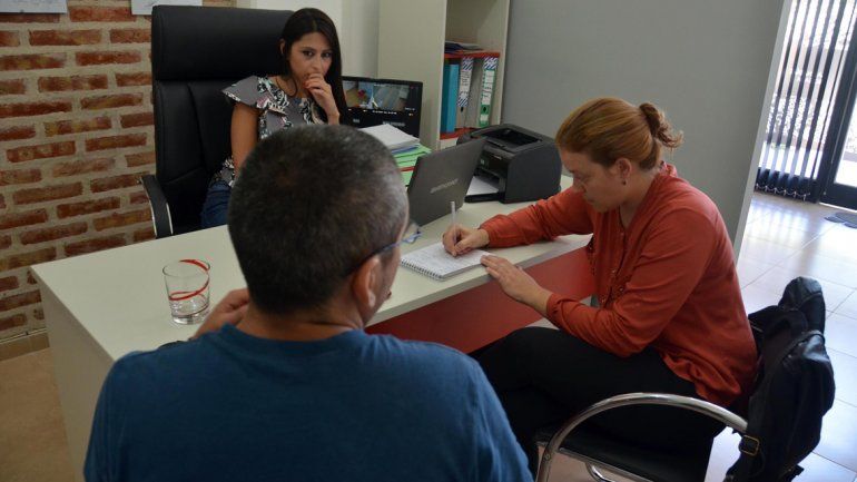 El hombre contó su drama a LM Neuquén con la voz quebrada. Estuvo presente su abogada penal Marina Díaz.