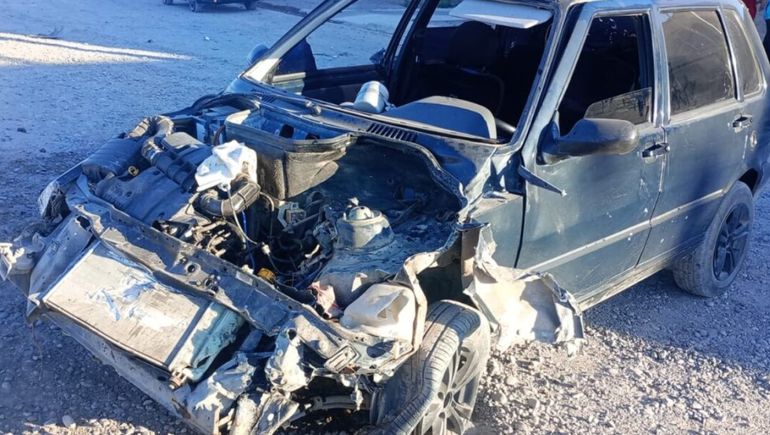 Manejaba sin papeles, chocó contra un camión de basura y se negó a la prueba de alcoholemia