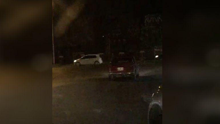 Un peligro: en plena Ruta 22 viajando sin luces traseras