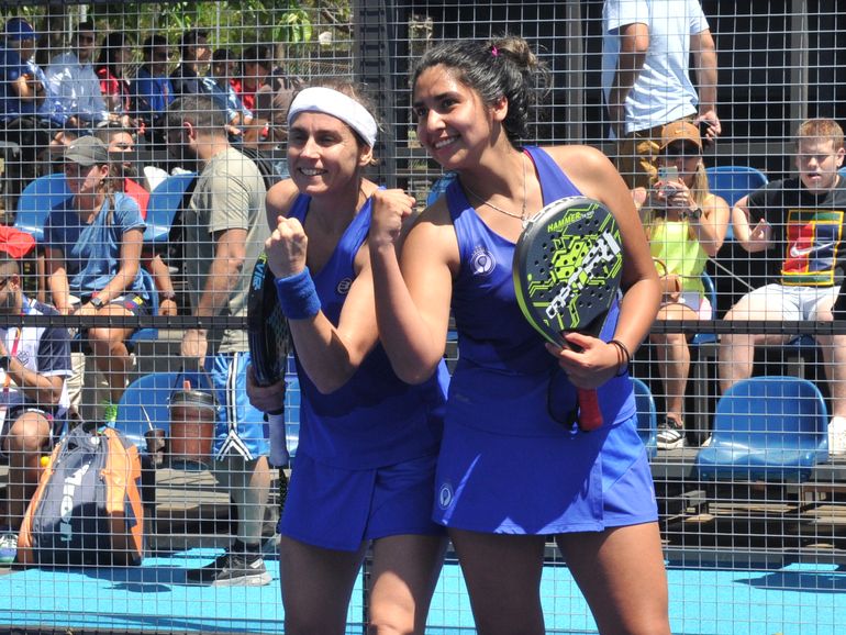 Daira Valenzuela celebra junto con Cecilia Reiter la victoria ante Brasil. (Foto: Sergio Dovio). | LM Neuquen Daira Valenzuela celebra junto con Cecilia Reiter la victoria ante Brasil. (Foto: Sergio Dovio).
