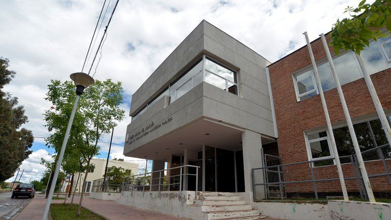 Frenan la probation para el policía que filmó a la ex pareja