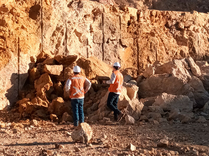 Eficiencia Estratégica: La empresa incorpora tres equipos de perforación y certifica su laboratorio in situ para acelerar los ensayos, buscando desbloquear objetivos de oro de alta calidad en el Macizo del Deseado. Foto: mineradonnicolas.com.ar