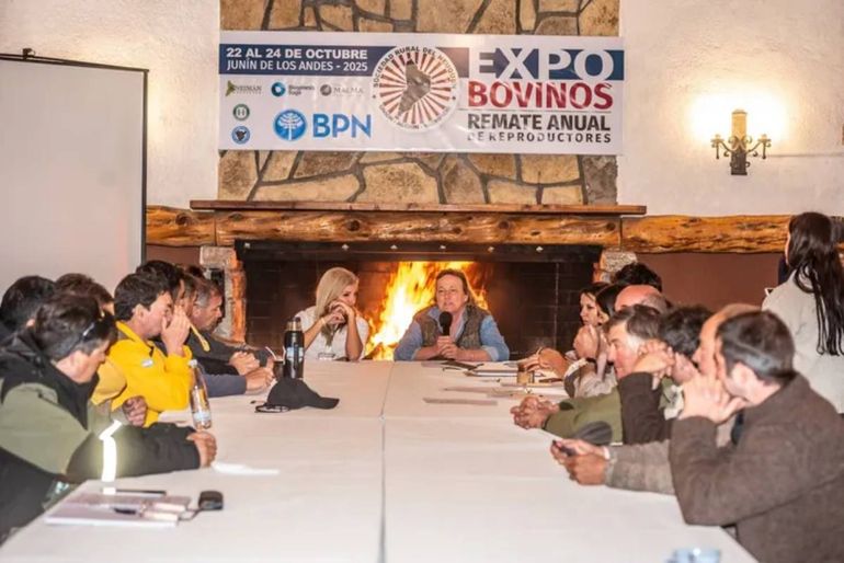Encuentro de trabajo entre la Sociedad Rural de Neuquén y el Gobierno Provincial. Encuentro de trabajo entre la Sociedad Rural de Neuquén y el Gobierno Provincial.