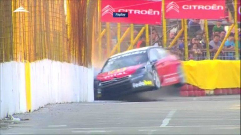 Mirá la piña que se dió Manu Urcera que lo dejó sin el callejero nocturno