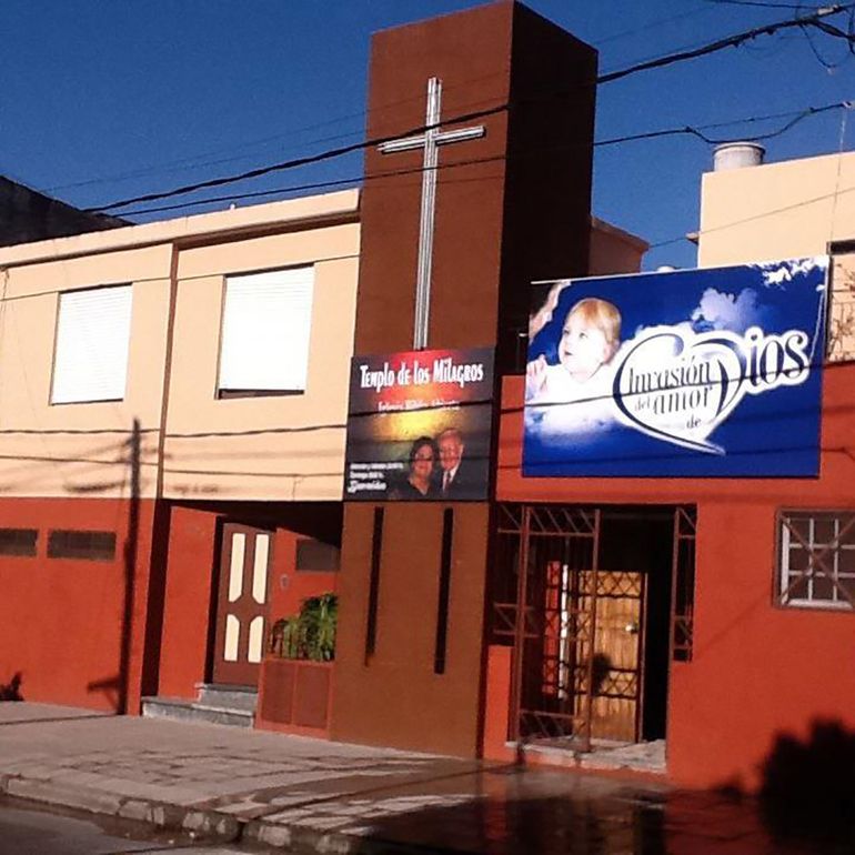 Un pastor acusado de abuso cayó por tener COVID-19