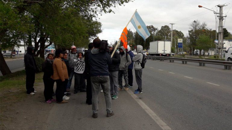 La marcha de los desocupados en su paso por la capital neuquina.