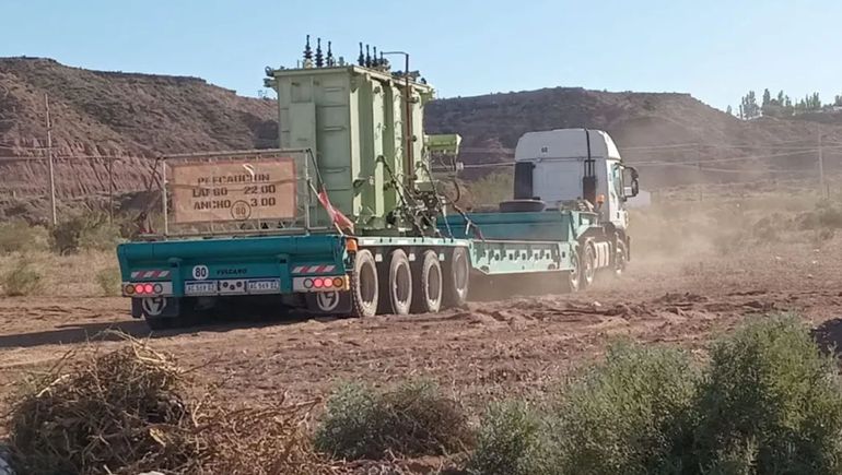 EPEN: trasladan un transformador de Plottier a Centenario
