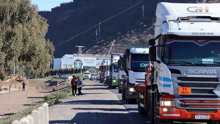 Cambios en las rutas de Vaca Muerta: quiénes y en qué horario no pueden transitar