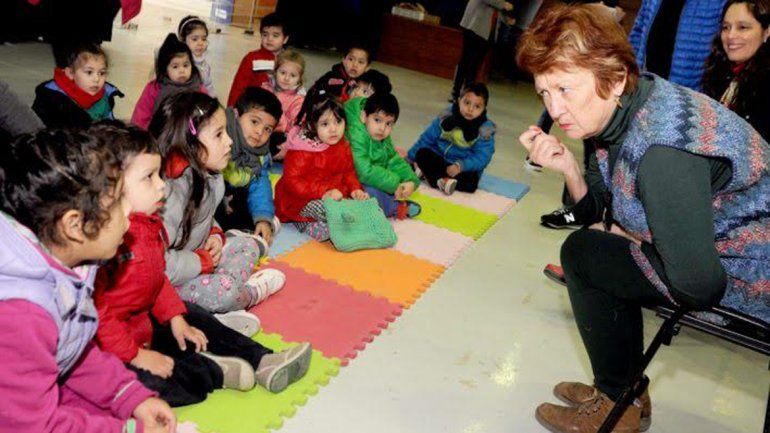 Los niños se deslumbraron con el cuento narrado por Panelo.