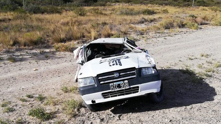 Joven policía está grave tras ser despedida en vuelco cerca de Las Grutas