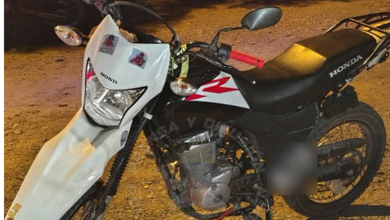 Huyó en una moto robada a contramano por Ruta 7, se metió a una casa y su familia lo ocultó