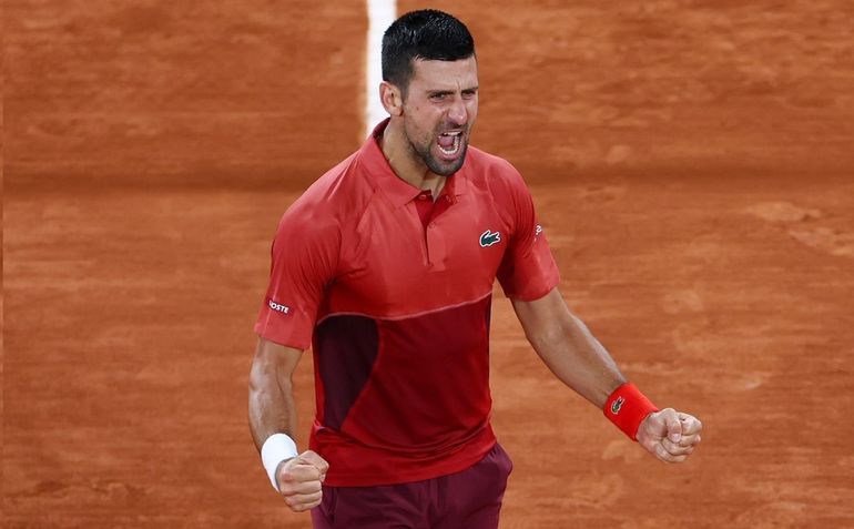 Djokovic festejó después de una tarde noche fantástica en París. 