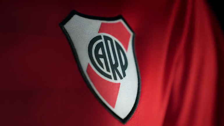 River presentó su nueva camiseta alternativa en la previa del Superclásico