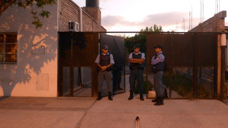 La Policía se quedó consignando una de las viviendas en La Sirena.