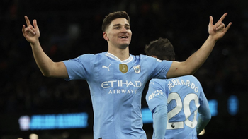 julian alvarez festejo gol manchester city