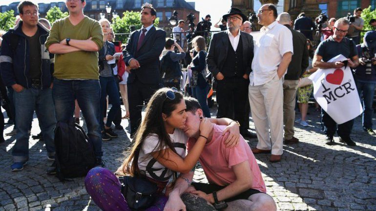 Todo Manchester vive horas de angustia y dolor tras el irracional ataque. Salman Abedi fue identificado como el autor del atentado que dejó 22 muertos