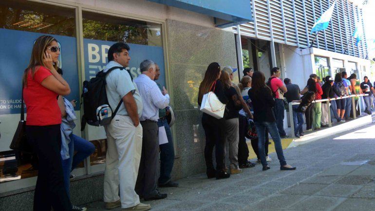 Todos los agentes del Estado provincial recibirán con sus salarios un extra de dos mil pesos.