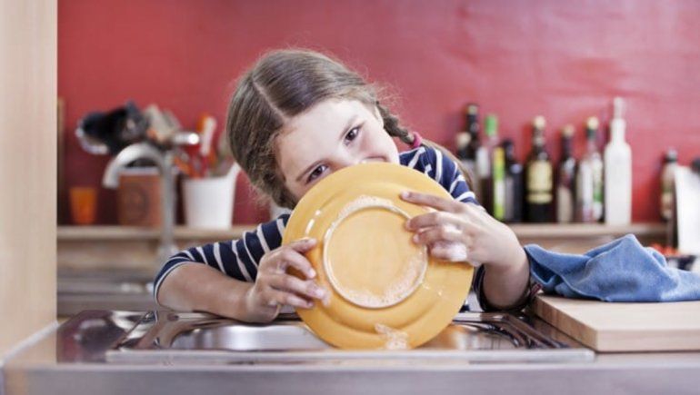 TikTok: una mujer es viral por cobrarle a su hija de siete años por vivir en su casa