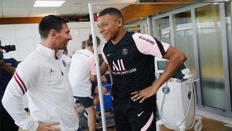 Leyenda: Mbappé le dio la bienvenida a Messi, pero ¿está enojado?