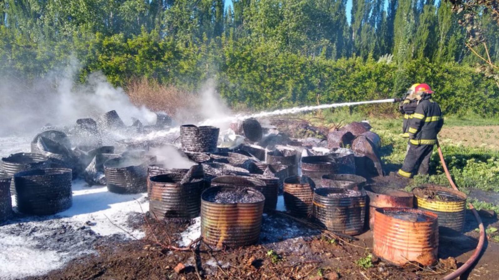 El acopio de tachos de fuel oil produce incendios y preocupa en el Alto Valle