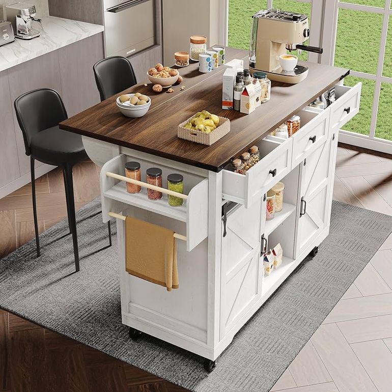 La isla de cocina sumó cajones para facilitar el guardado. La isla de cocina sumó cajones para facilitar el guardado.