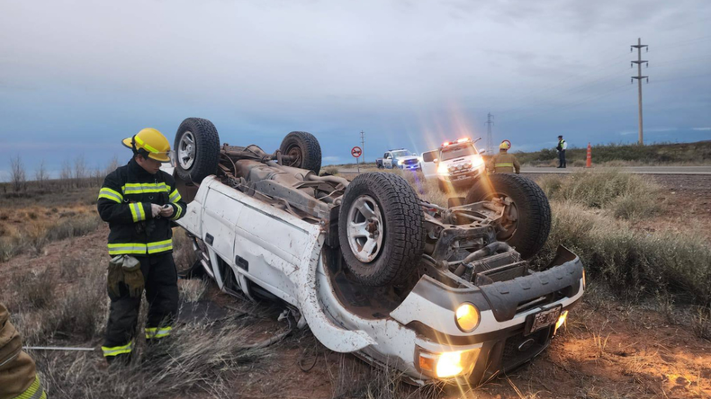 Tres personas resultaron heridas, una de ellas tuvo que ser trasladada en ambulancia al hospital. | LM Neuquen Tres personas resultaron heridas, una de ellas tuvo que ser trasladada en ambulancia al hospital.