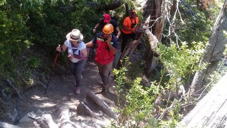 Turista se accidentó durante una caminata y debió ser rescatada