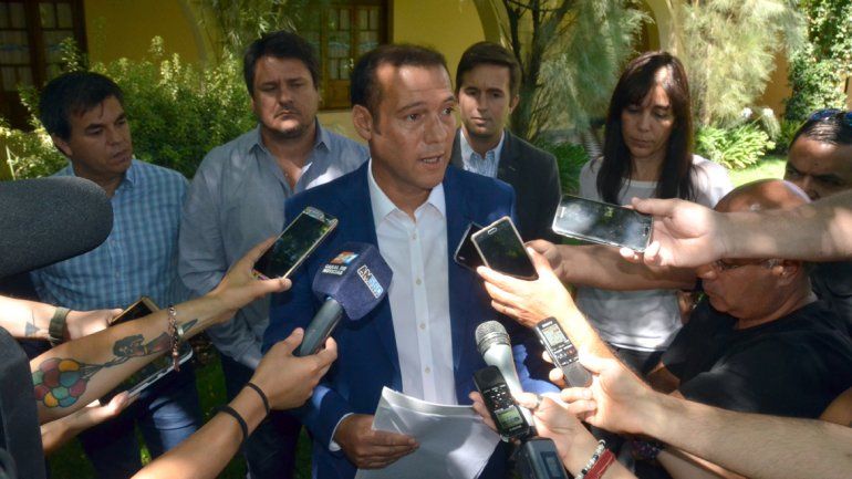 El gobernador hizo el anuncio en Casa de Gobierno. El 22 de enero está prevista la negociación con el Estado. El gobernador hizo el anuncio en Casa de Gobierno. El 22 de enero está prevista la negociación con el Estado.