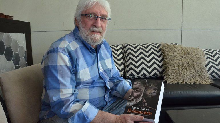 Ricardo Koon: cuarenta años siguiendo los pasos de Hemingway