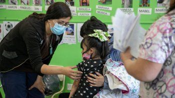 Aplicarán nueva dosis de vacuna contra el Covid a niños de 3 a 11 años y adolescentes